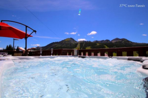Spacious Chalet 16/18 Guests w/Slope View, Jacuzzi et Sauna